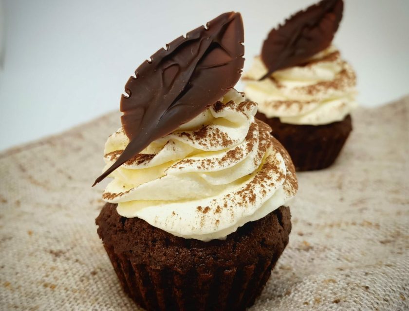 cupcake muffin con riciclo albumi frosting crema al burro cacao cioccolato