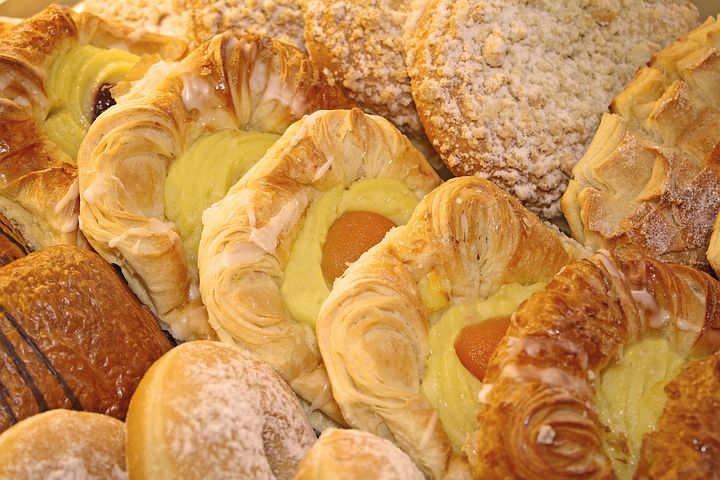 pastries 180980 480 Silvia Brunzin - Corsi on line di pasticceria moderna