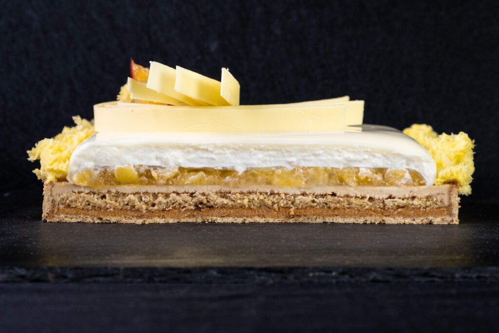crostata moderna fresco incontro pesca limone nocciola farina integrale