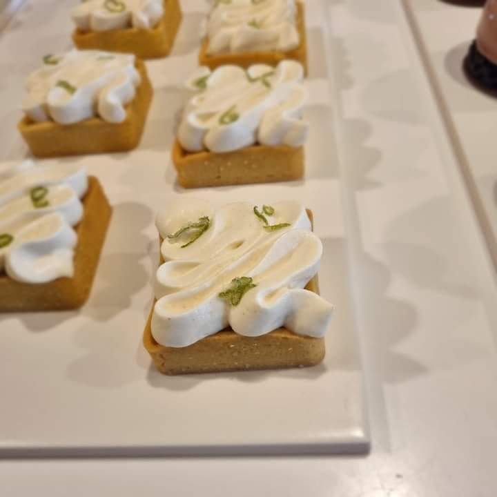FB_IMG_1665400767597-1 FB IMG 1665400767597 1 Silvia Brunzin - Corsi on line di pasticceria moderna