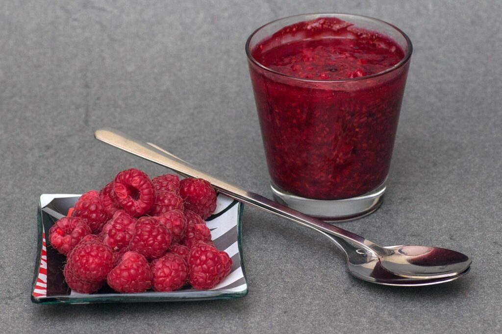 raspberries 697800 1280 Silvia Brunzin - Corsi on line di pasticceria moderna
