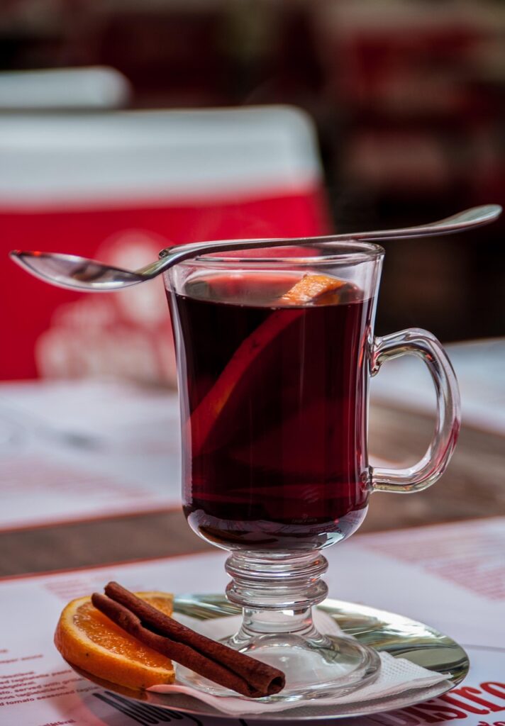 il vin brulé
Tipica bevanda natalizia o ingrediente per un bizzarro connubio di sapori?